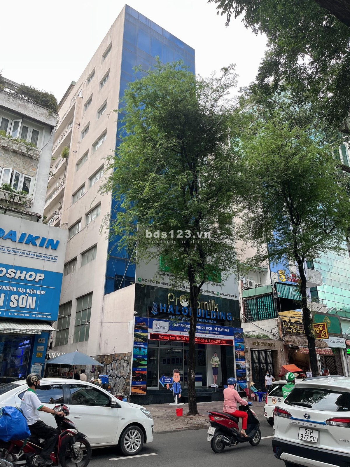 Cho thuê văn phòng 60m2 view kính đường Võ Văn Tần, Quận 3