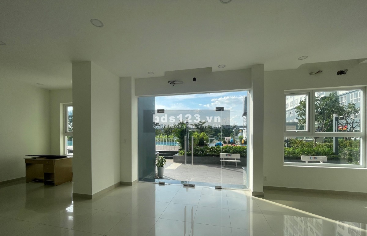 Bán căn shophouse mặt trước ngay hồ bơi hoàn thiện cơ bản giá rẻ hơn giá gốc cđt