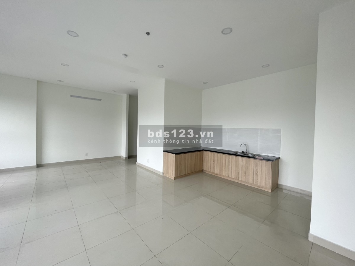 Bán căn shophouse mặt trước ngay hồ bơi hoàn thiện cơ bản giá rẻ hơn giá gốc cđt