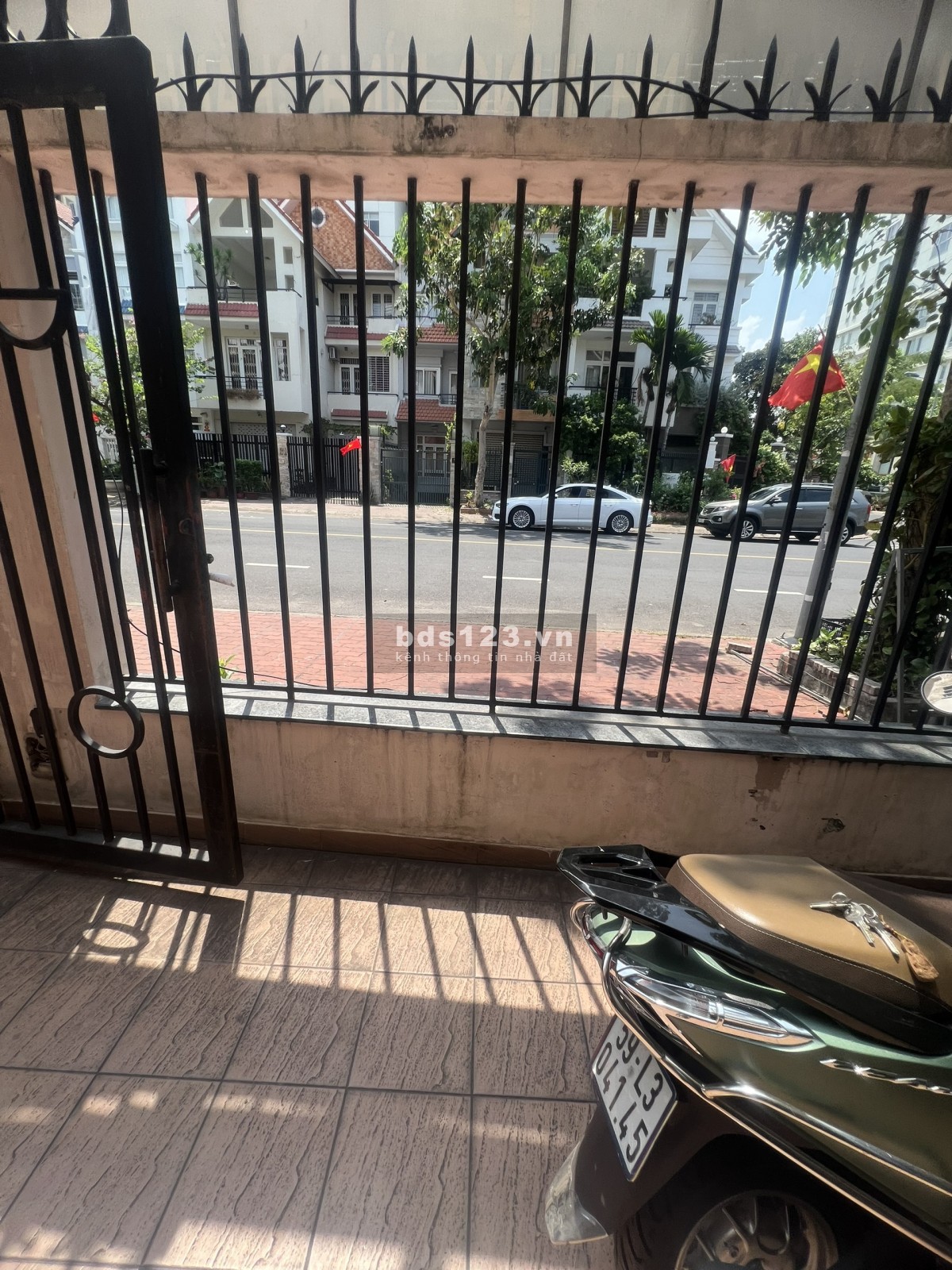Cho thuê văn phòng 5x17m đường lớn 20m Khu dân cư Biệt thự, gần LOTTE Q7