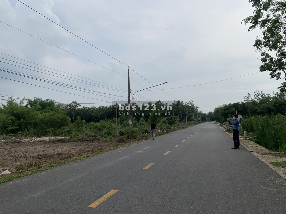 Bán đất Long Hòa, Dầu Tiếng 400m2 có sẵn 200m2 thổ cư, mặt tiền đường nhựa DT722 1tỷ7