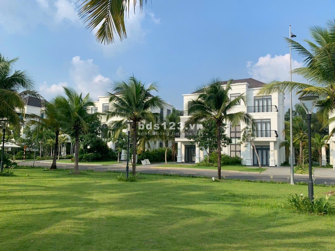 Cần bán lại căn biệt thự mặt tiền đường lớn mini sân golf West lakes golf villas giá 3 tỷ 600
