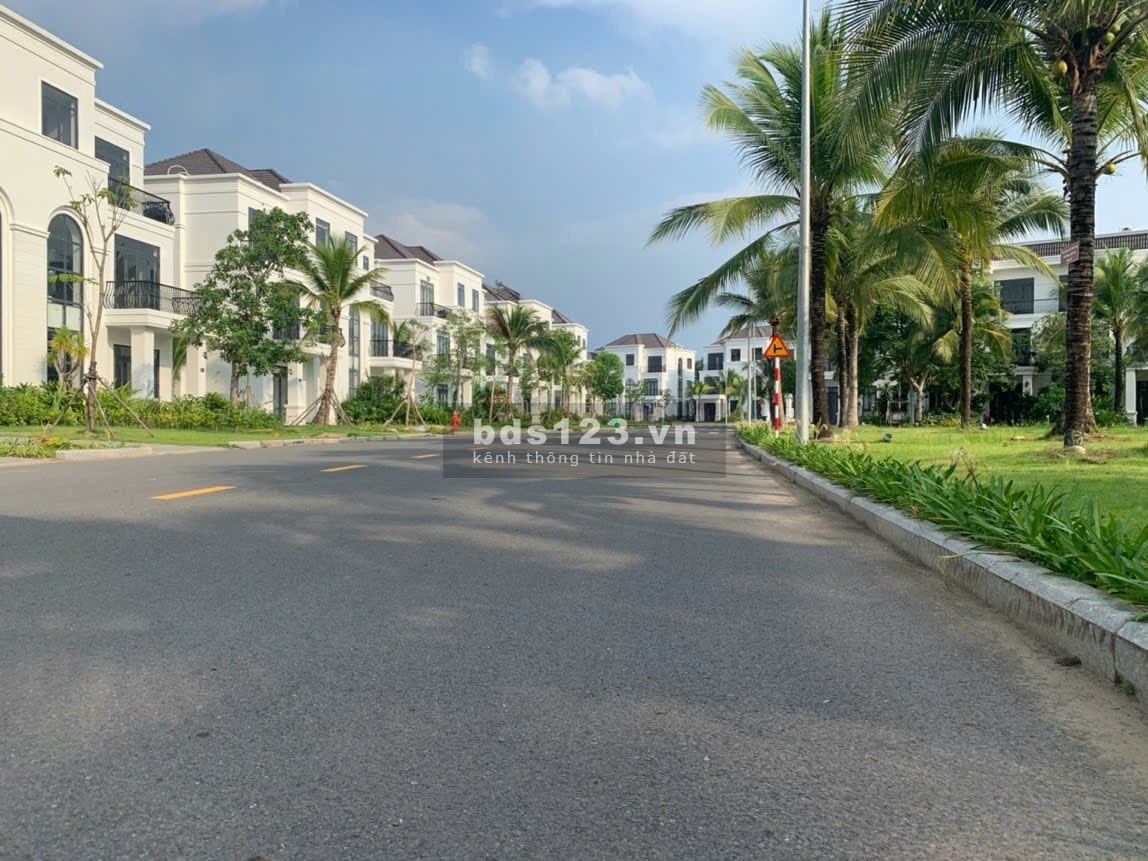 Cần bán lại căn biệt thự mặt tiền đường lớn mini sân golf West lakes golf villas giá 3 tỷ 600
