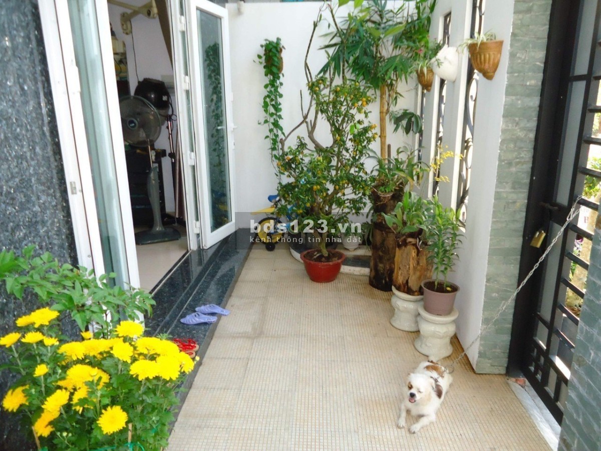 Chính chủ cần ra đi gấp nhà mặt tiền quận 2 view đẹp giá cả hợp lý