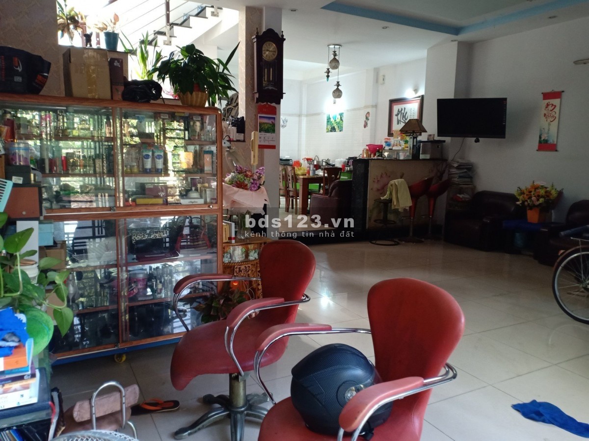 Chính chủ cần ra đi gấp nhà mặt tiền quận 2 view đẹp giá cả hợp lý