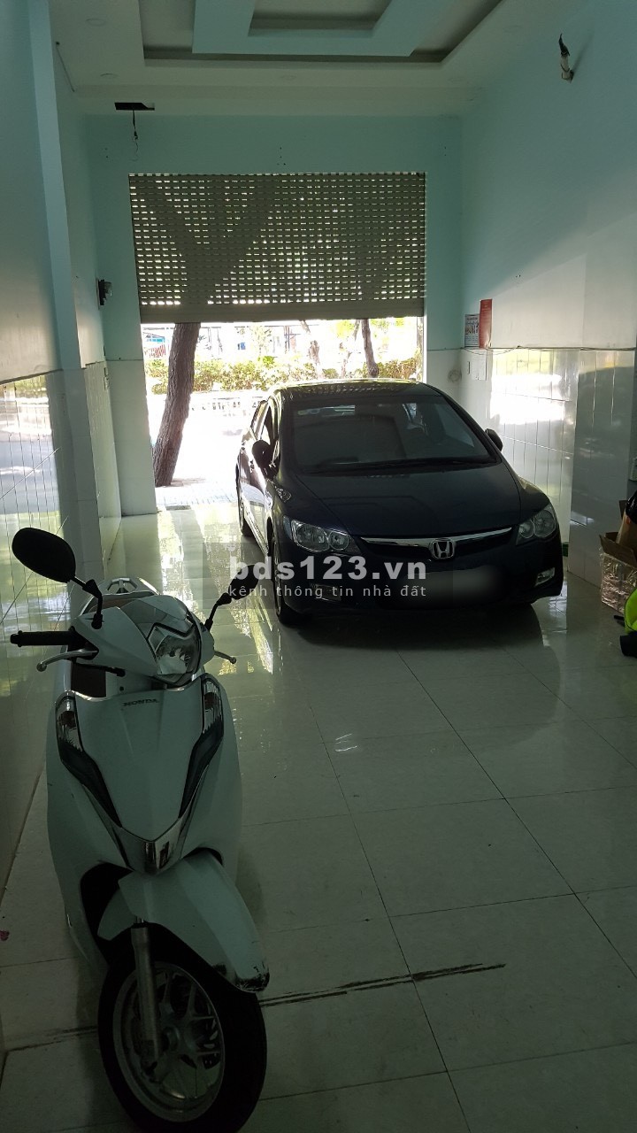 Cho thuê nhà 4 lầu mặt tiền 86 Lê Tuấn Mậu P13 Q6