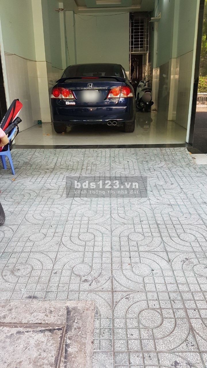Cho thuê nhà 4 lầu mặt tiền 86 Lê Tuấn Mậu P13 Q6