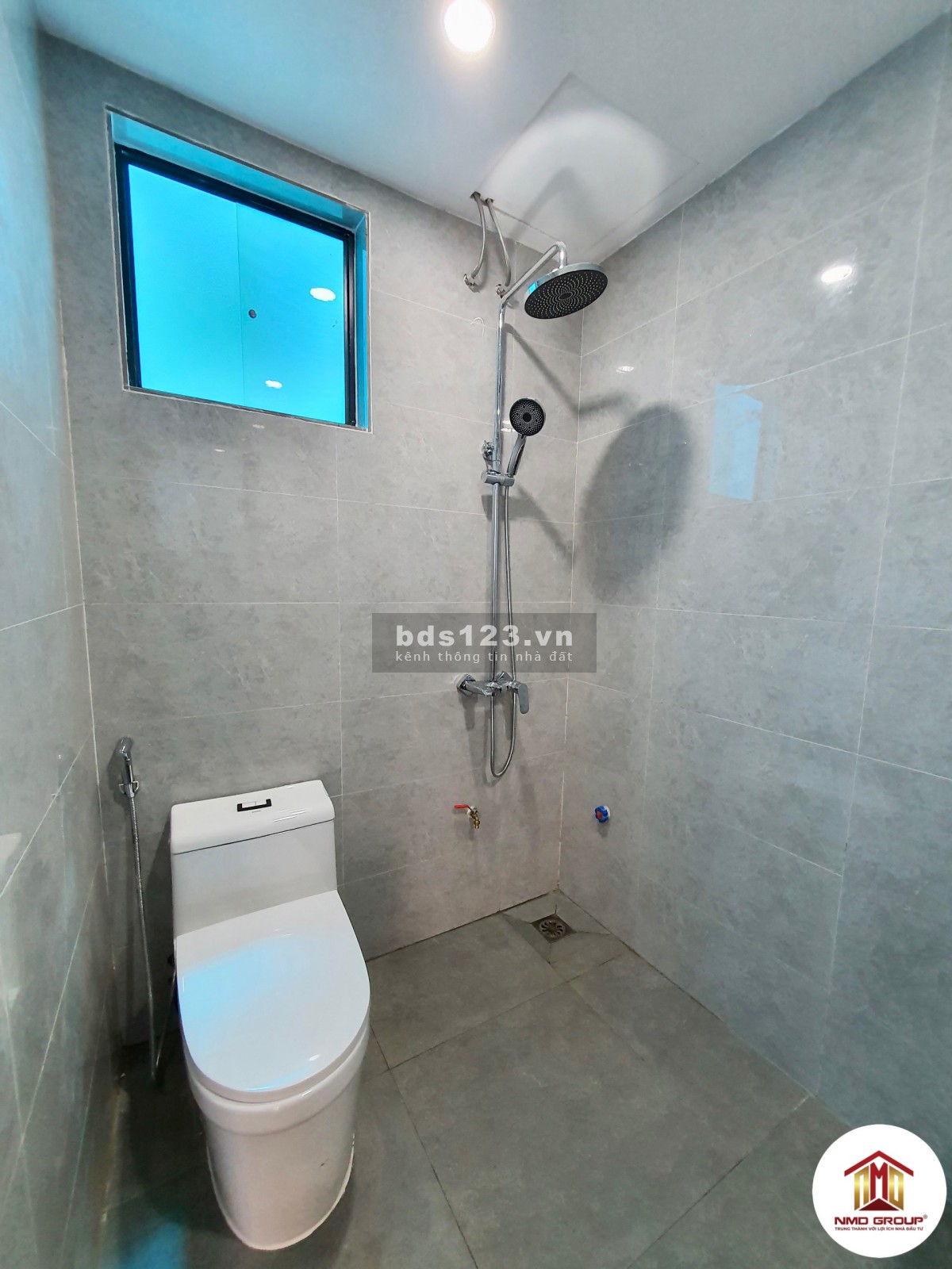 Bán nhà 3 tầng mới xây 42M2 ô tô đỗ gần thị trấn Đông Anh, huyện Đông Anh giá 2,3 tỷ LH 0886923362.