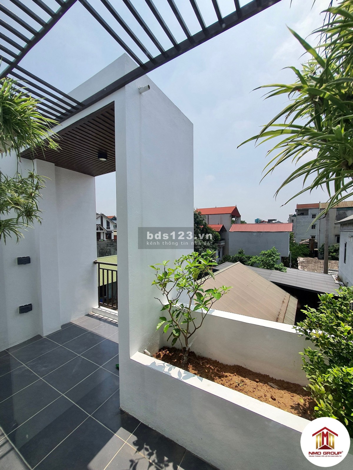 Bán nhà 3 tầng mới xây 42M2 ô tô đỗ gần thị trấn Đông Anh, huyện Đông Anh giá 2,3 tỷ LH 0886923362.
