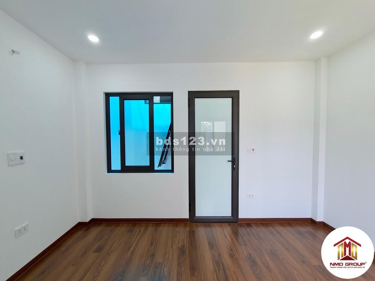 Bán nhà 3 tầng mới xây 42M2 ô tô đỗ gần thị trấn Đông Anh, huyện Đông Anh giá 2,3 tỷ LH 0886923362.
