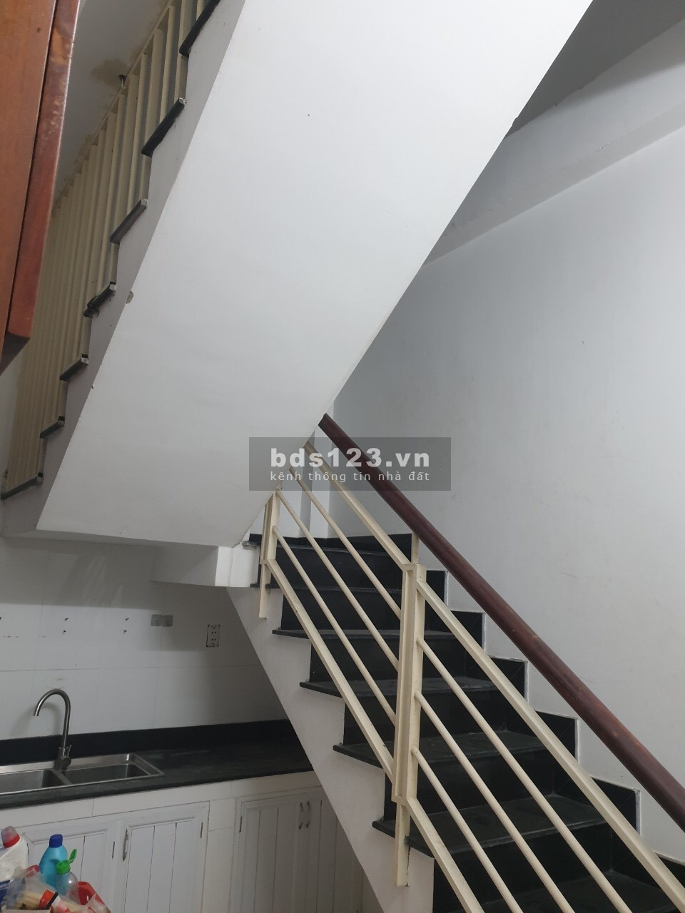 Cho thuê nhà nguyên căn 3 tầng ở Long Trường Quận 9 Giá 6tr