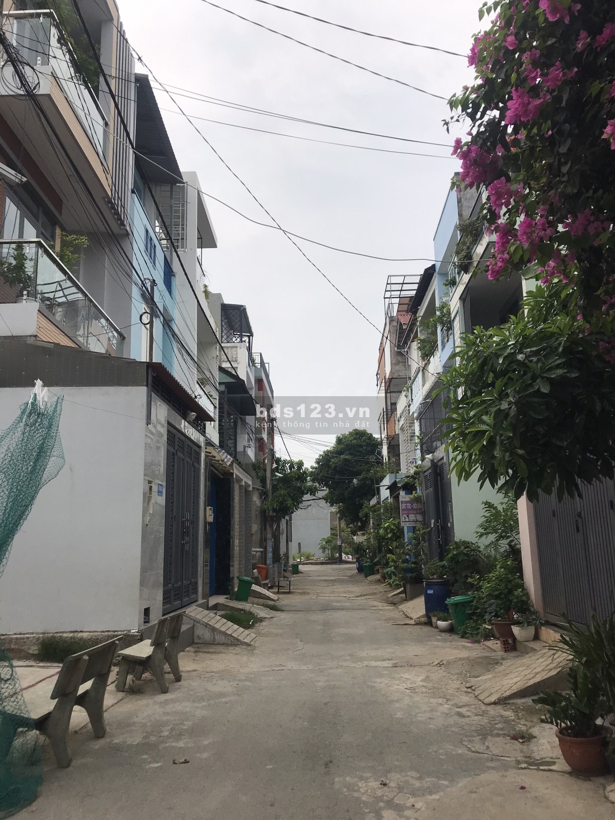Cho thuê nhà nguyên căn 3 tầng ở Long Trường Quận 9 Giá 6tr