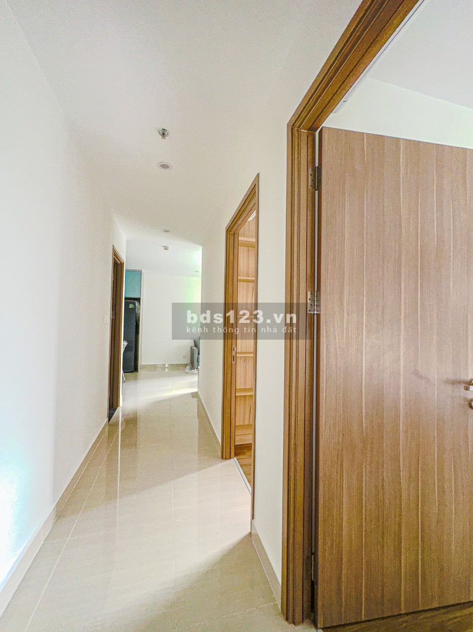 Cho thuê căn 3PN full nội thất gỗ Vinhomes Quận 9 chỉ 10 triệu/ tháng