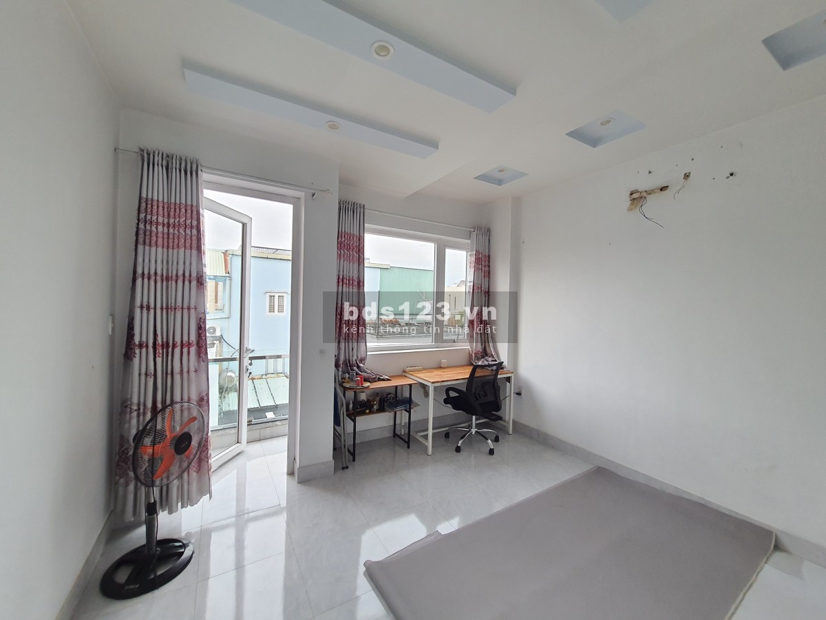 CHO THUÊ PHÒNG BAN CÔNG TẦNG 3 NHÀ NGUYÊN CĂN – CẠNH NHÀ THỜ LẠC QUANG, QUẬN 12 (2,5TR/THÁNG)