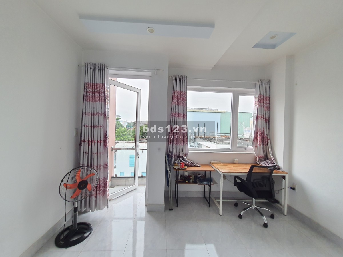 CHO THUÊ PHÒNG BAN CÔNG TẦNG 3 NHÀ NGUYÊN CĂN – CẠNH NHÀ THỜ LẠC QUANG, QUẬN 12 (2,5TR/THÁNG)