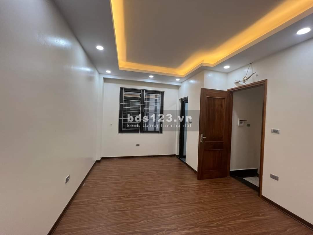 Bán nhà MỚI CỨNG phố Trạm nhỉnh 3 tỷ có chỗ để oto