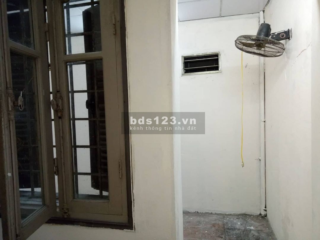 Chính chủ bán nhà 2 tầng, tổng DTXD 95m2. sổ đỏ. mặt tiền 4m, đường trước nhà 5m, giá 3.2 tỷ