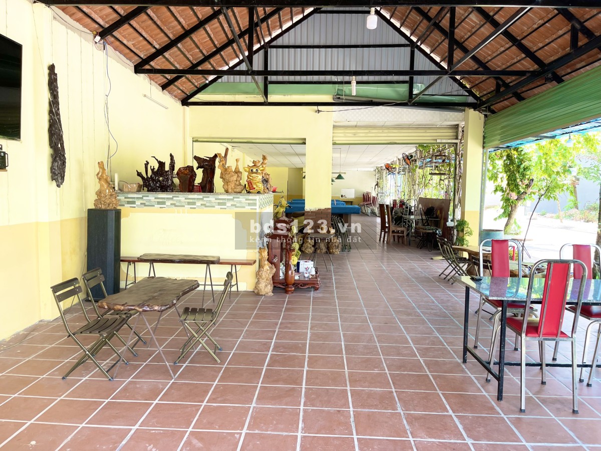 Chính chủ cho thuê mặt bằng 300m2 hai mặt tiền đường TX52 Q12