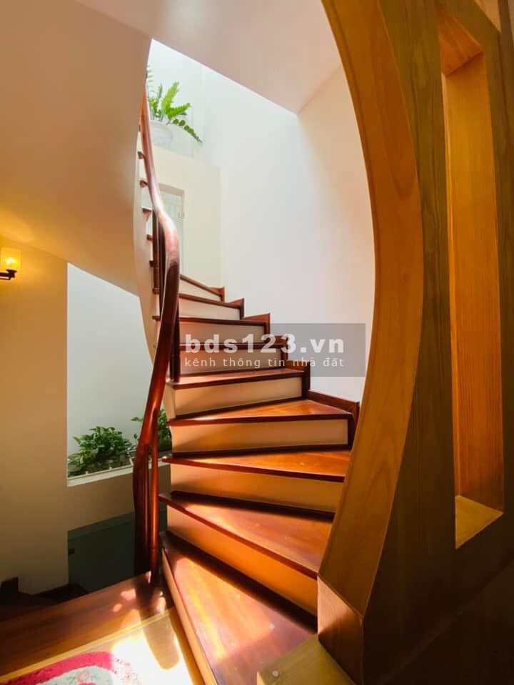 Bán nhà Pháo Đài Láng, Đống Đa, Ở luôn, Ô tô đỗ sát nhà, 45m2x5T, 6.7 Tỷ