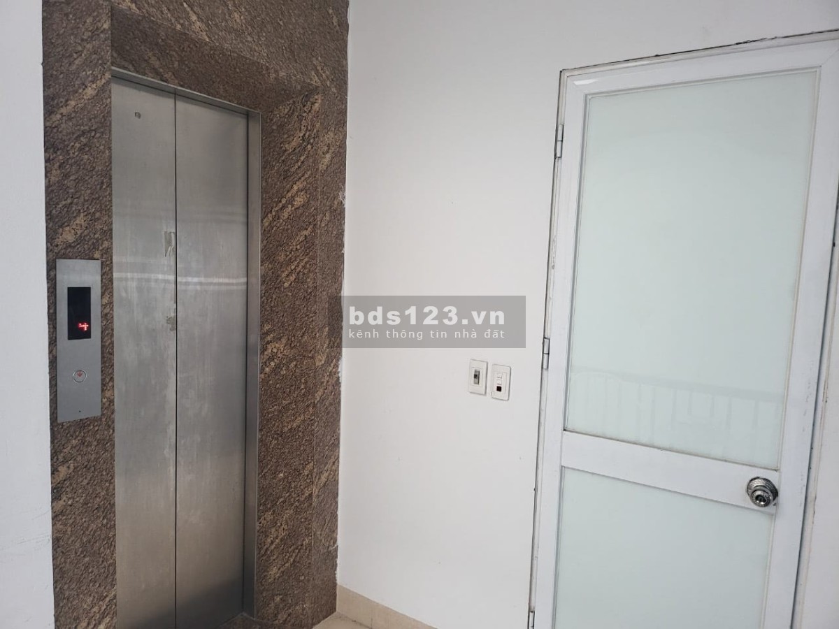 Cho thuê văn phòng mặt đường Quang Trung tầng 5, giá 9 triệu