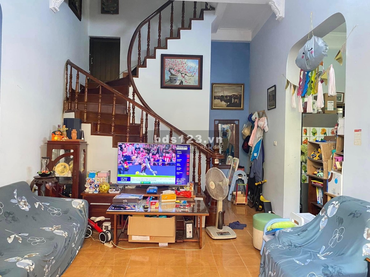 Bán nhà phố Võng Thị, Tây Hồ. DT 88m, 4T, MT 9m, 13 Tỷ. Gần Hồ Tây, Sân Vườn, Ô Tô vào nhà, Ở sướng