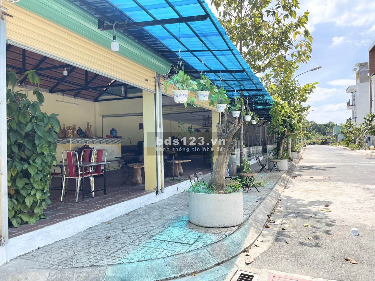 Chính chủ cho thuê mặt bằng 300m2 hai mặt tiền đường TX52 Q12