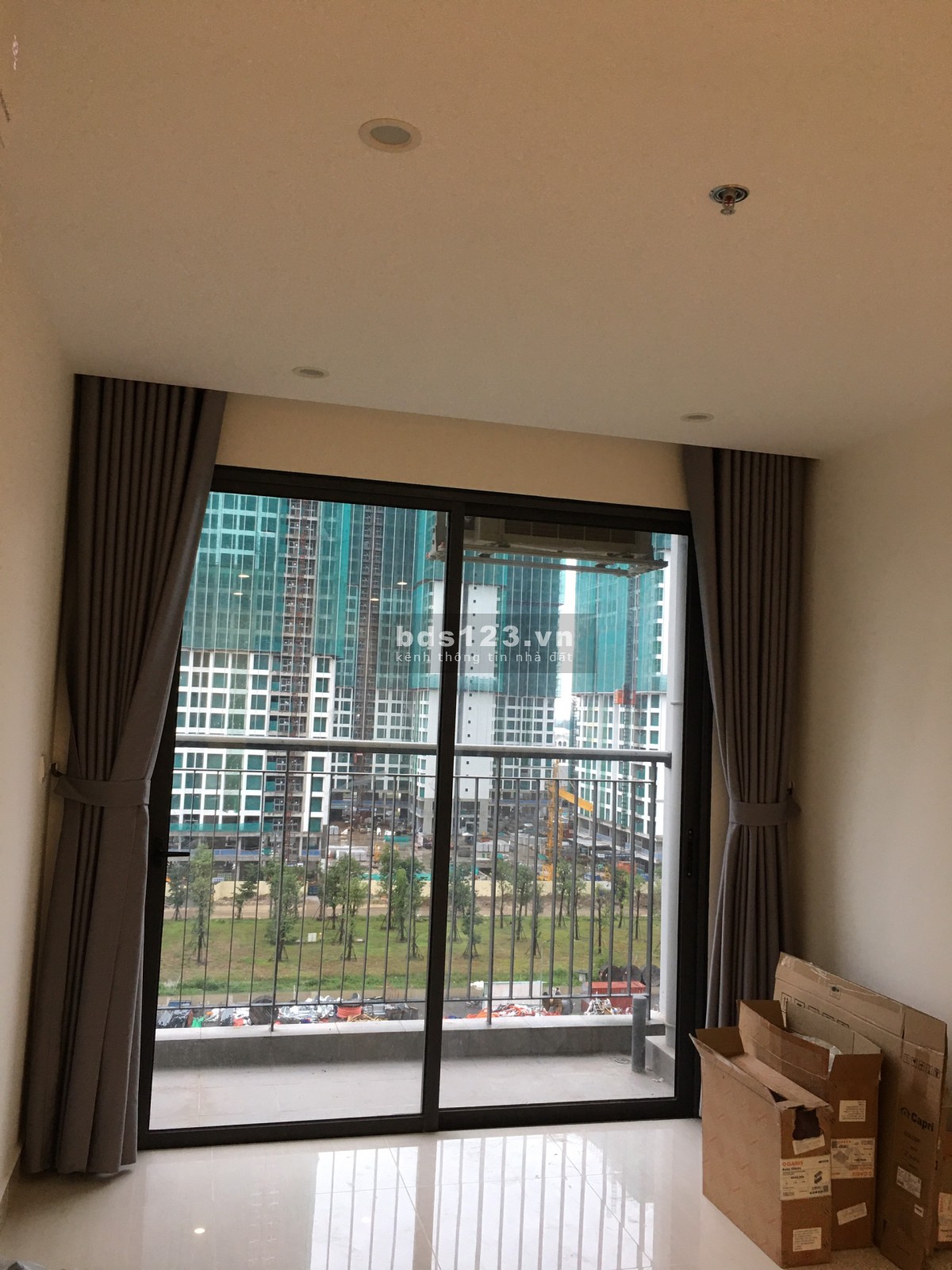 Cho thuê căn studio bếp rèm Vinhomes Grand Park Quận 9 chỉ 5 triệu
