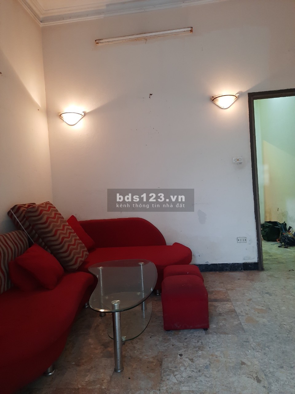 Chính chủ bán nhà 2 tầng, tổng DTXD 95m2. sổ đỏ. mặt tiền 4m, đường trước nhà 5m, giá 3.2 tỷ
