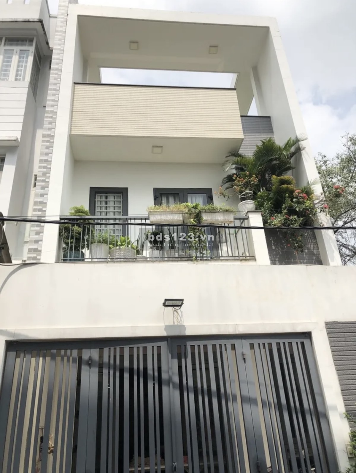 Bán gấp nhà HXH Thích Quảng Đức P5 Phú Nhuận 1T1L gần trường học, SHR 3tỷ8 LH 0931769418