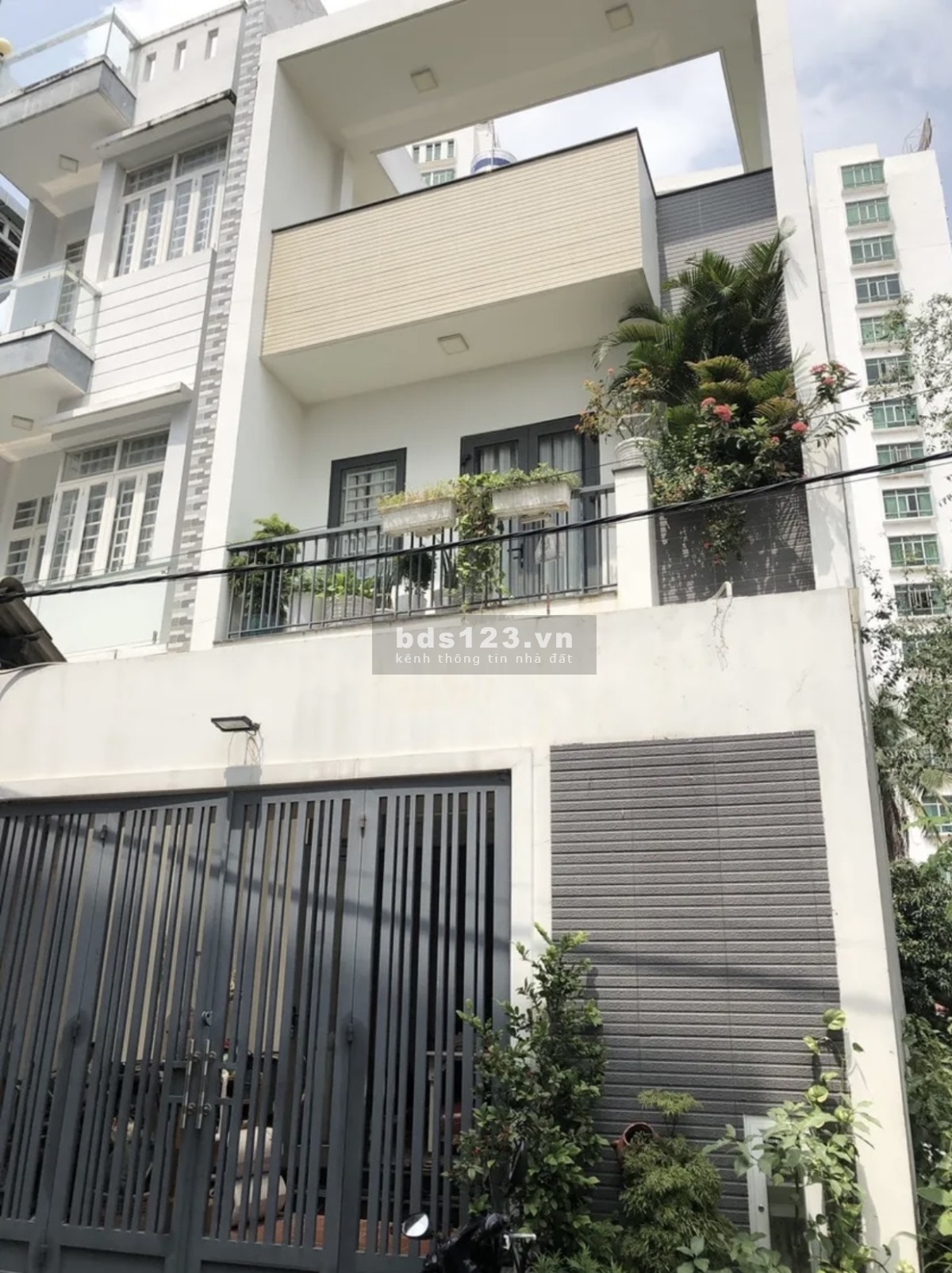 Bán gấp nhà HXH Thích Quảng Đức P5 Phú Nhuận 1T1L gần trường học, SHR 3tỷ8 LH 0931769418