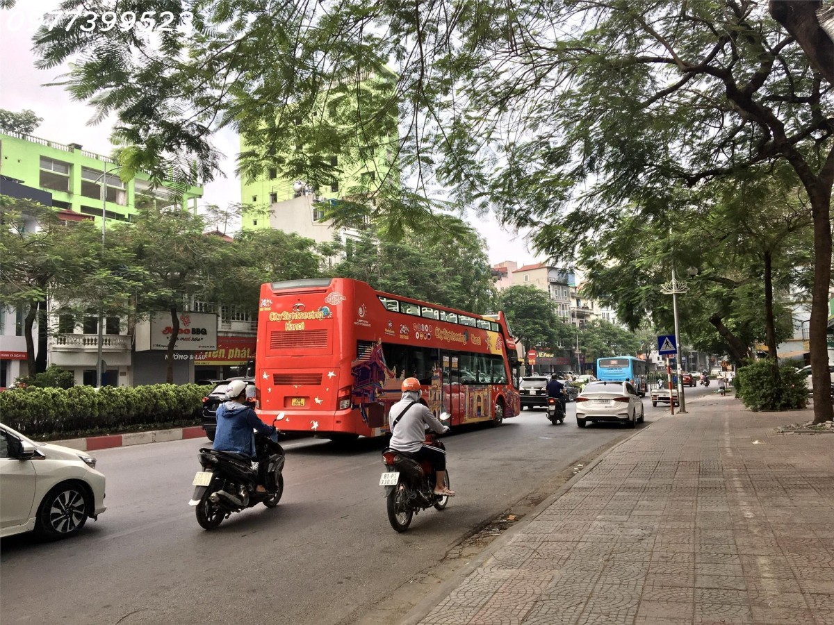 Bán nhà mới ở ngay Nguyễn Văn Cừ, Long Biên, 33mx 4T MT: 4M, nhỉnh 3 tỷ.
