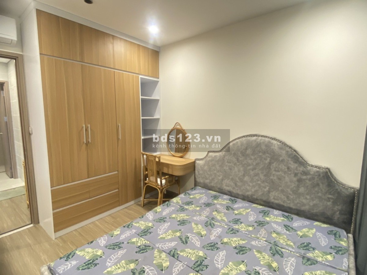 (mới) Bán gấp căn 2PN1WC, đủ đồ đẹp ở ngay, DT: 60m2 giá 2,4 tỷ khu GS tại Vinhomes Smart City