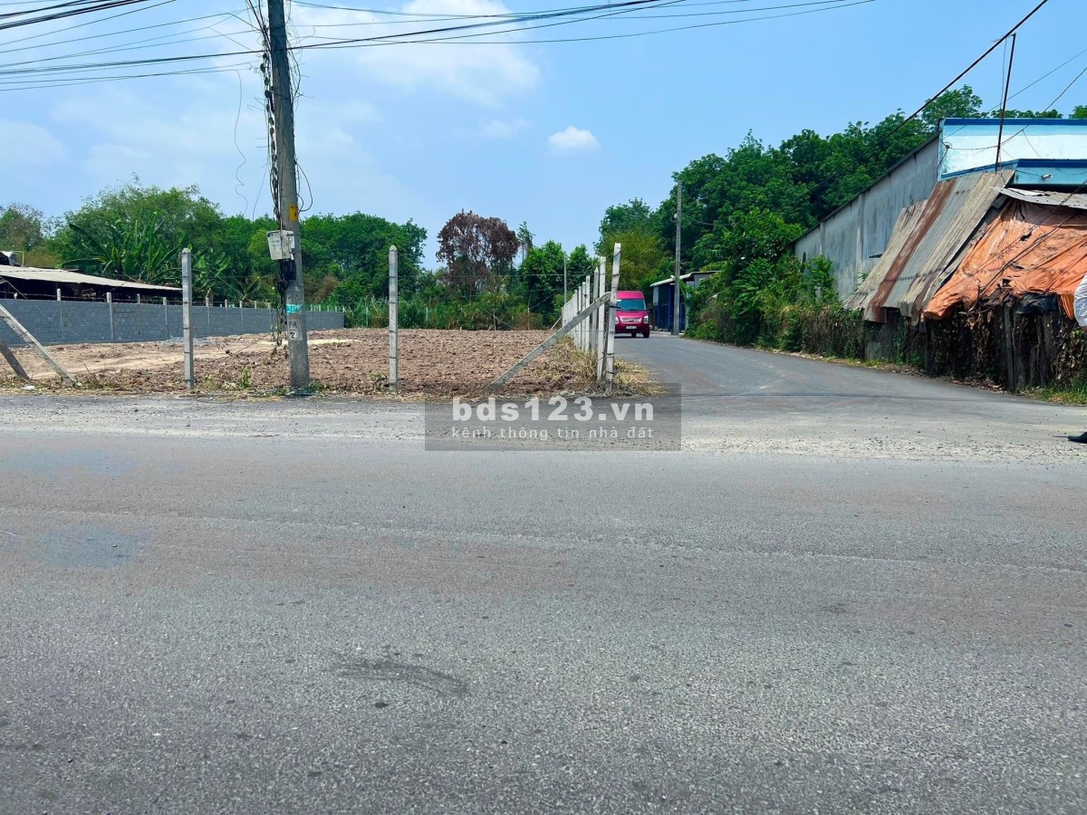 Cần thanh lý lô đất mt đường nhựa 12m cách đường tỉnh lộ 15 900m SHR