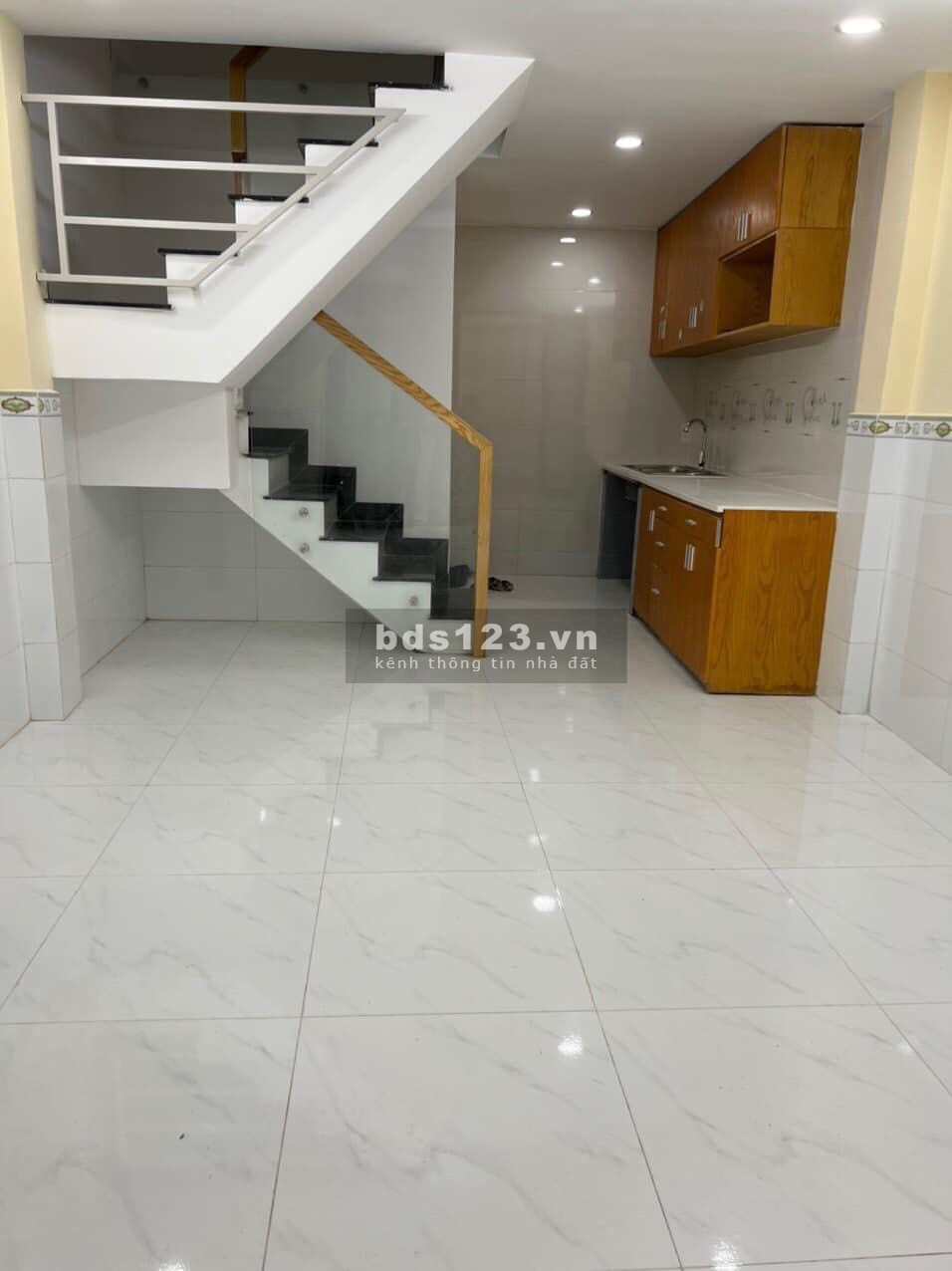 Bán căn nhà đẹp ngay quận 3 đường Lê Văn Sỹ