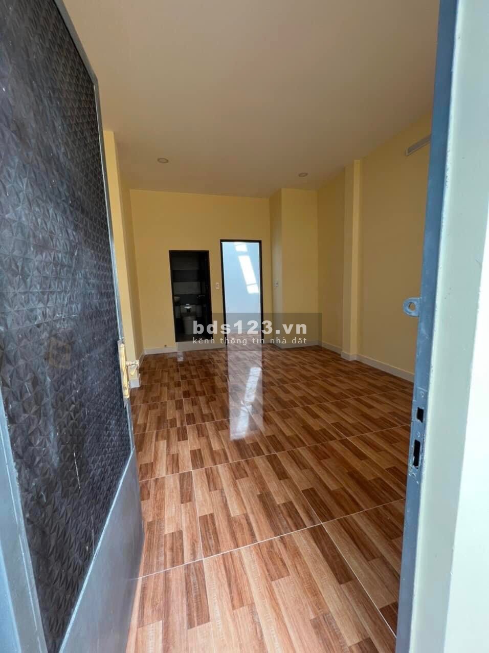 Bán căn nhà đẹp ngay quận 3 đường Lê Văn Sỹ