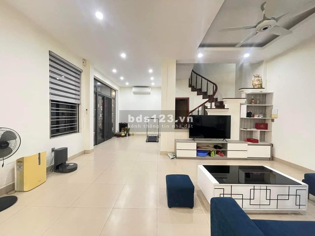 Bán nhà phố Nguyễn Văn Cừ siêu RẺ-ĐẸP-THOÁNG
