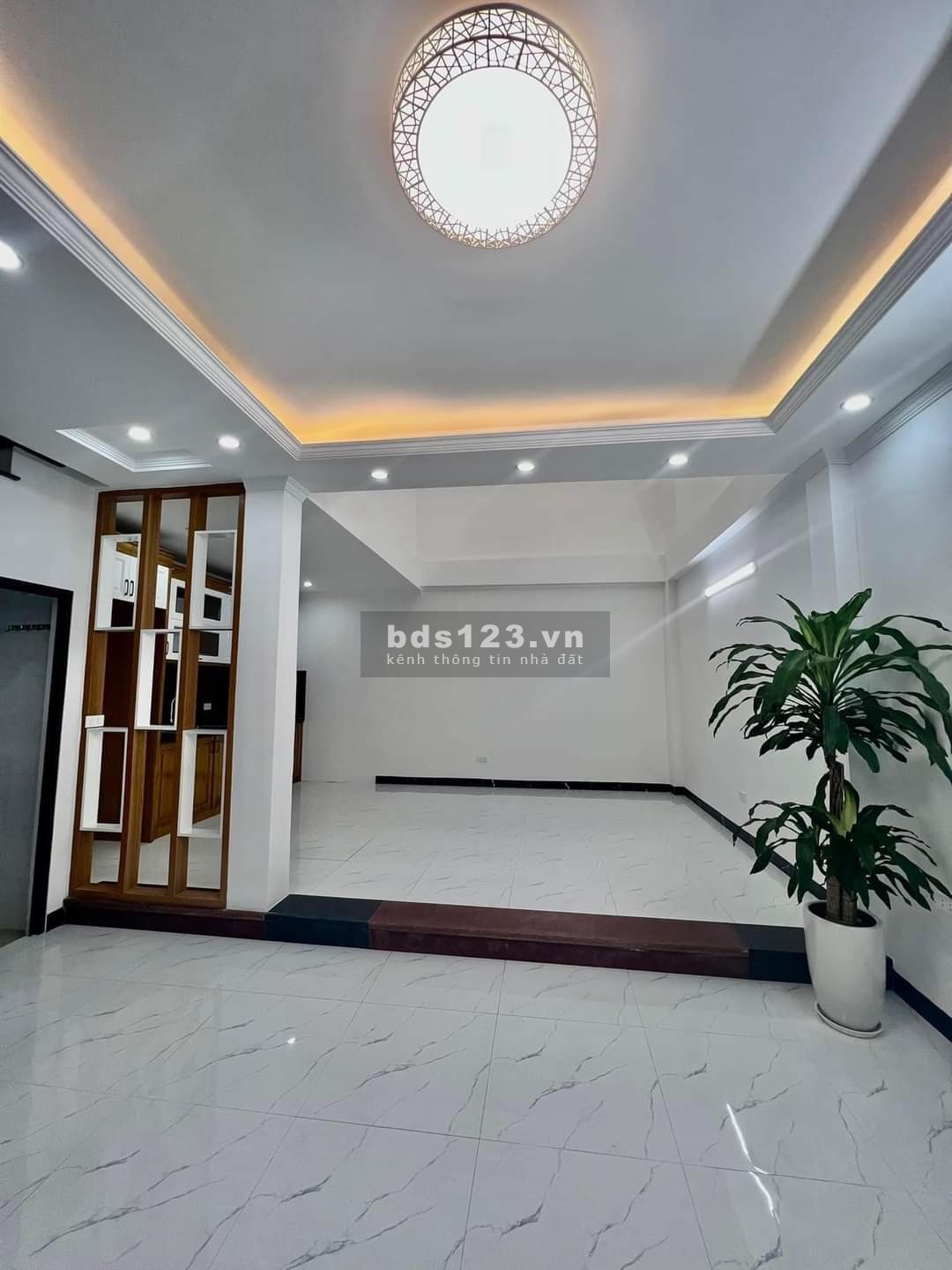 Bán nhà phố Nguyễn Văn Cừ siêu RẺ-ĐẸP-THOÁNG