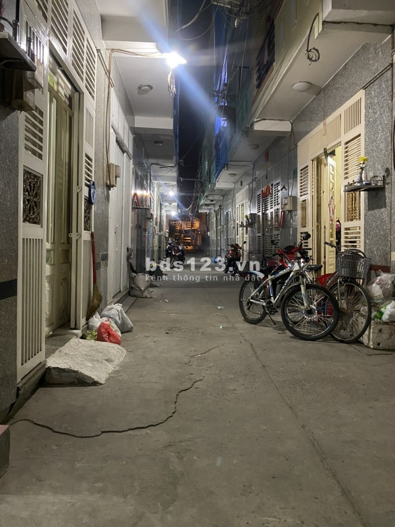 Bán nhà 2 lầu đường Mễ Cốc, Quận 8, HCM giá 2 tỷ 1