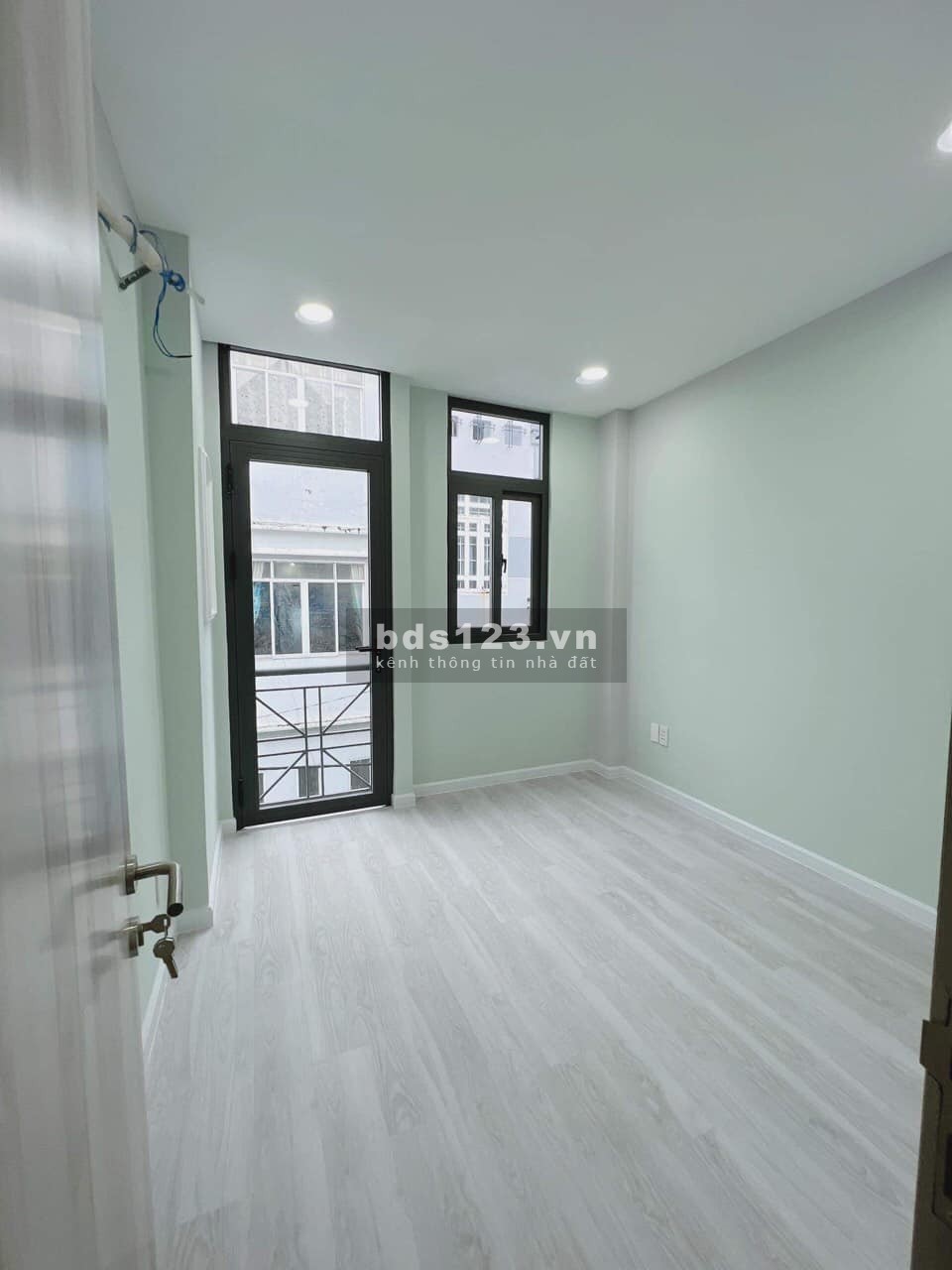 Bán nhà vip quận 3 - hơn 5 tỷ 3 tầng mới đẹp - hẻm 3m.