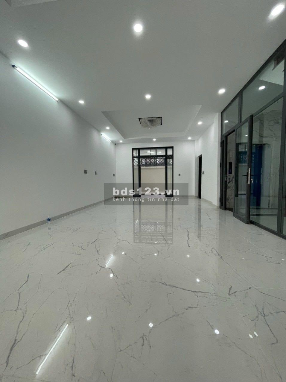 Cho thuê tầng nhà phố làm văn phòng 126m2 Vinhomes Q9 chỉ từ 15 triệu