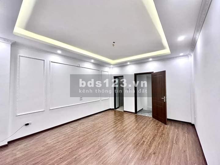 Bán nhà mới ở luôn Cự Lộc, Thanh Xuân 30m, 5 tầng, mặt tiền 4m, giá 4.35 tỷ