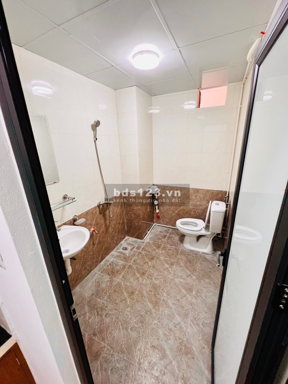 Cho thuê CCMN tại ngõ 189 Nguyễn Ngọc Vũ nhà mới siêu đẹp rộng 30m2 giá 6x vào ở luôn
