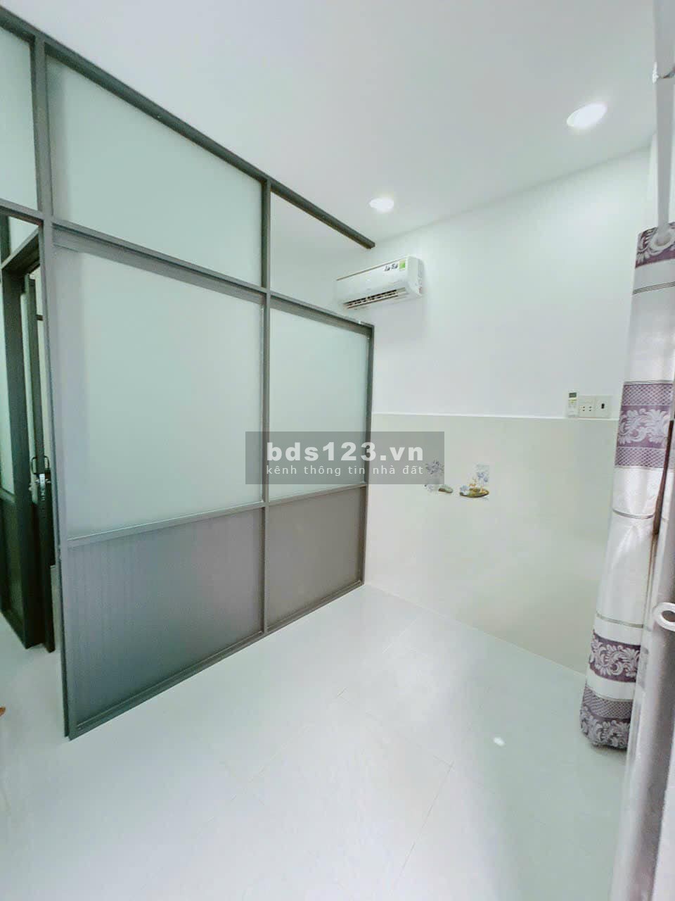 Bán nhà nhỉnh 2 tỷ có nhà mới đẹp Phú Nhuận - hẻm ba gác thông thoáng.