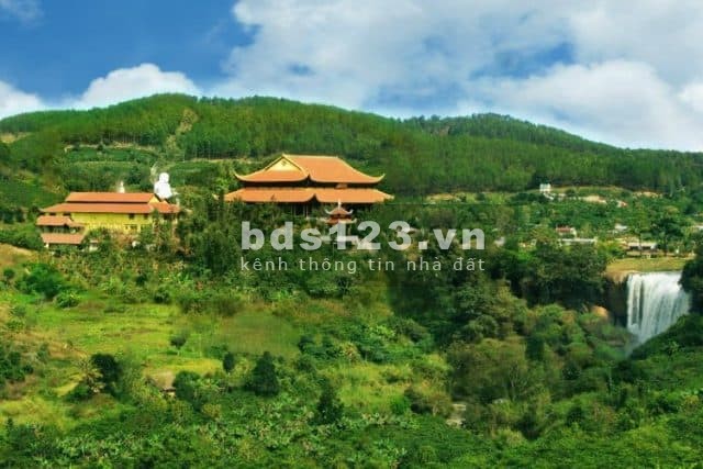 Bán đất Nam Ban, Lâm Hà có sổ đỏ thổ cư giá 2.5tr/m2 Ccch sân bay 15 phút
