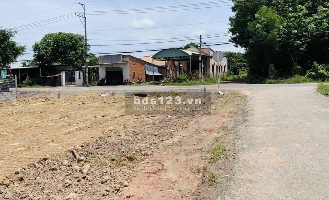 Tôi cần bán gấp lô đất ngay thị xã Bình Long giá 290tr, shr, bao sang tên công chứng