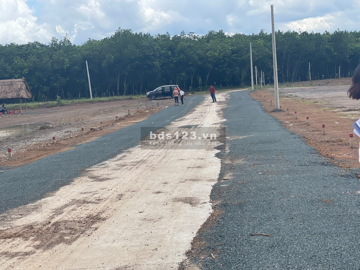 Bán nhanh 2 lô đất liền kề có thổ cư giá 520tr giá 668tr đối diện ubnd Nha Bích ql14 đi vào 5p