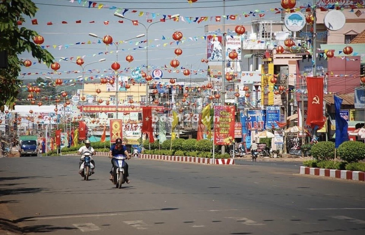 Tôi cần bán gấp lô đất ngay thị xã Bình Long giá 290tr, shr, bao sang tên công chứng