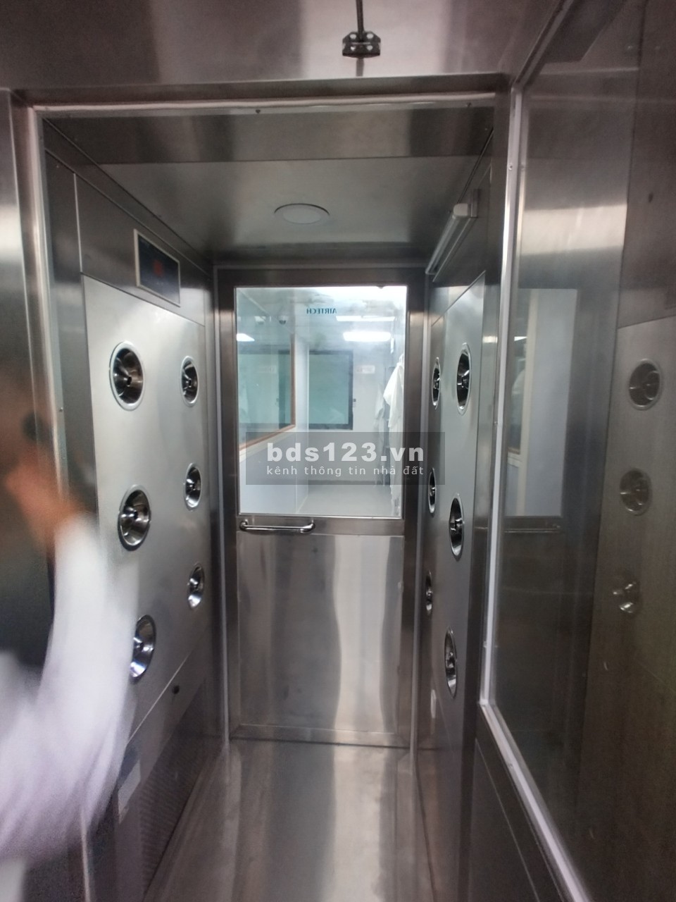 Cho thuê mặt bằng kho 550m2 ở Tôn Đức Thắng. Có sẵn phòng khử trùng, phòng lạnh. Thuê mọi lĩnh vực