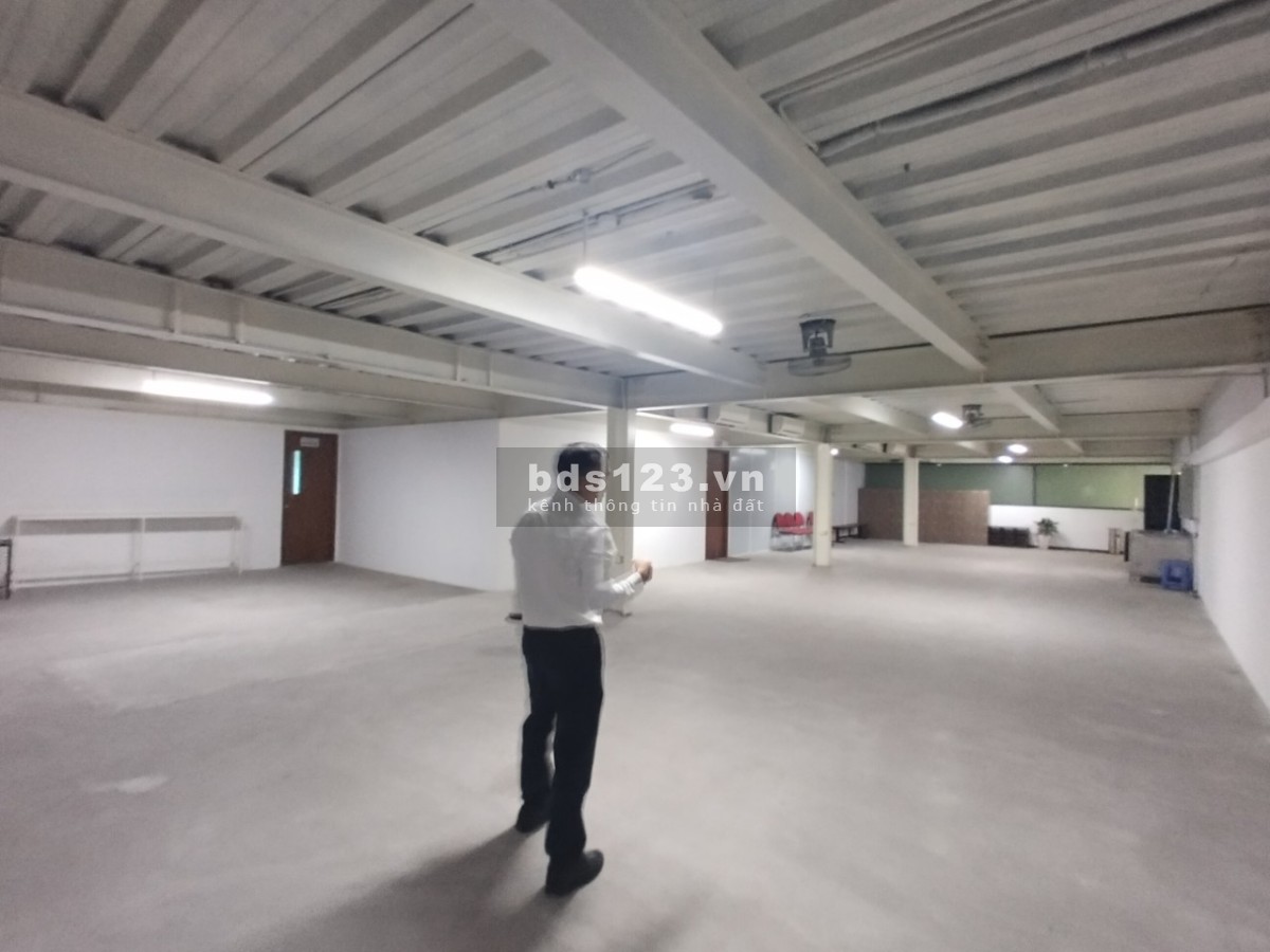 Cho thuê mặt bằng kho 550m2 ở Tôn Đức Thắng. Có sẵn phòng khử trùng, phòng lạnh. Thuê mọi lĩnh vực