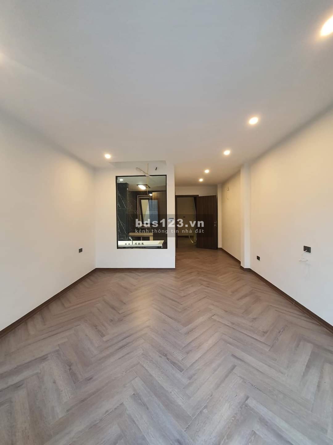 Bán nhà chỉ nhỉnh 3tỷ - Có ngay 3 tầng - Ngõ thông - Oto đỗ cửa - Bồ Đề Long biên. LH 0868856228